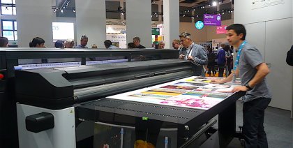 HP Latex R, équipée de la nouvelle technologie d'encre HP Latex Blanc